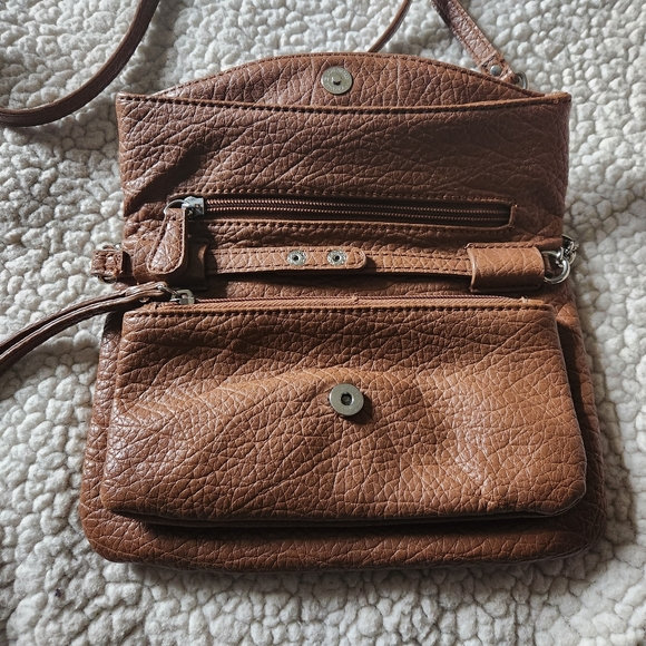 *SOLD*Nine West Genuine Leather Purse - Picture 4 of 9